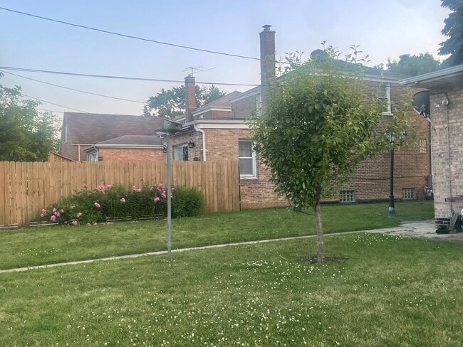 Yard - 3263 S 58th Ct