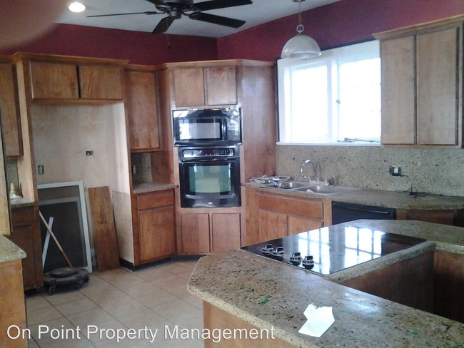 Foto del edificio - 4 br, 3.5 bath House - 141 South Clinton St.