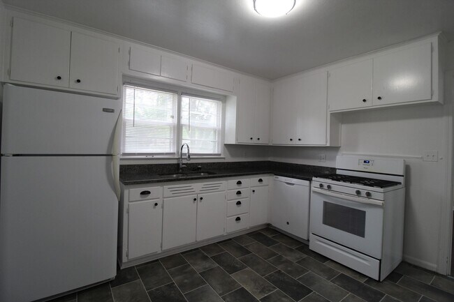 Foto del edificio - 3 Bedroom 1 Bath House In Mission Kansas