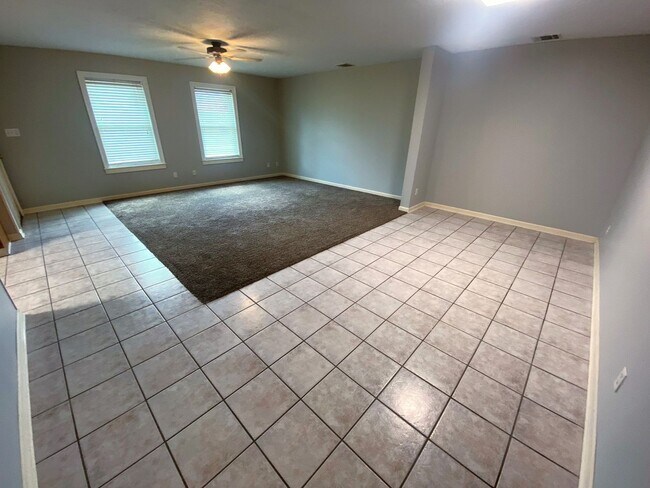 Foto del edificio - 3-Bedroom Duplex Near McNeese State Univer...