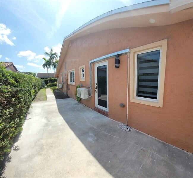 Foto del edificio - 13220 SW 46th St