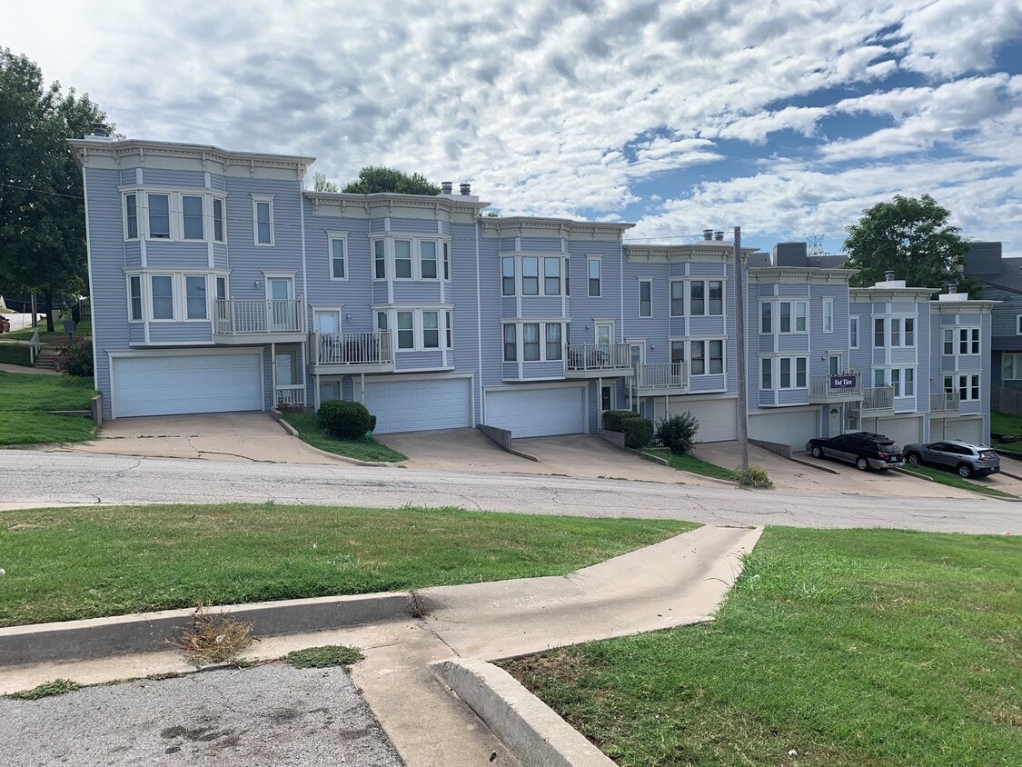 1303 S Lawton Ave Unit G, Tulsa, OK 74127 Condo for Rent in Tulsa, OK