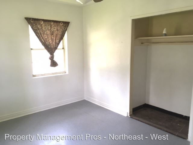 Building Photo - 5115 Woodcrest Rd