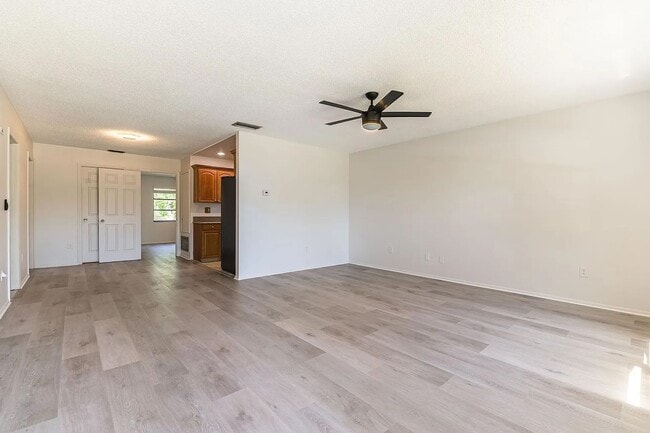 Building Photo - Pet Friendly - Sarasota 3 Bedroom Home