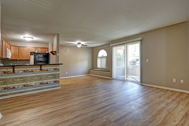 Building Photo - 3145 E Flamingo Rd