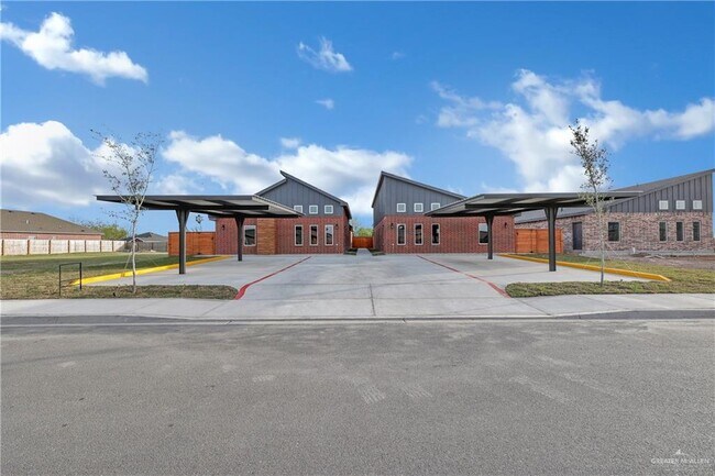Building Photo - 705 Pedro St