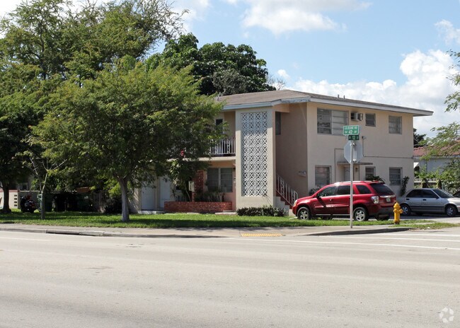 Building Photo - 4200 SW 12th St