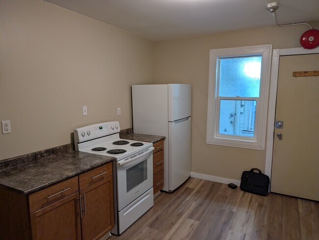 Photo du bâtiment - 680 B Aberdeen Ave