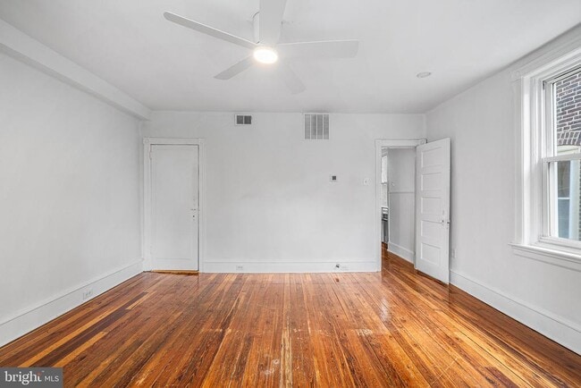 Building Photo - 5930 Ridge Ave