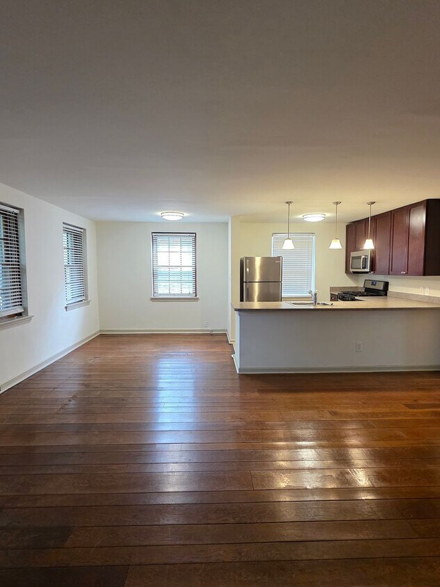 Photo - 2911 Queen Ln-C