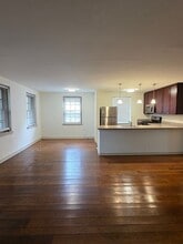 Building Photo - 2911 W Queen Ln