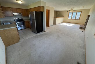 Building Photo - 806-806 Heartland Hills Dr