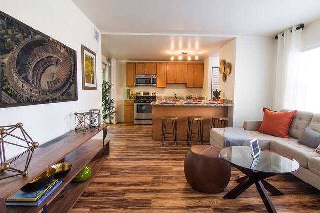 Building Photo - Innovo Living On Waters