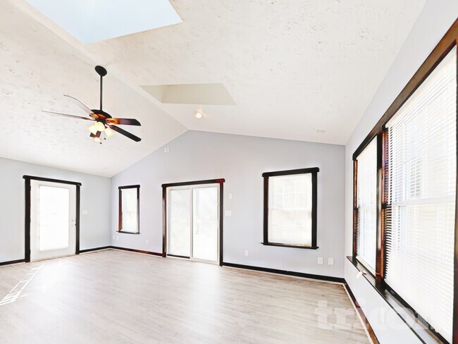 Building Photo - 2672 Thistle Brook Dr