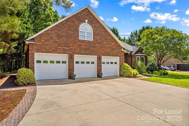 Foto del edificio - 4522 Long Cove Dr