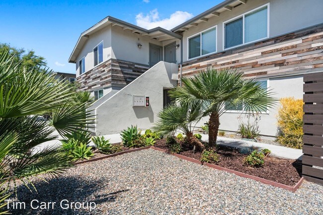 Building Photo - 2864 Royal Palm Dr