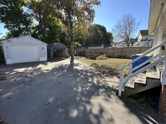 Building Photo - 280 Fairlawn Ave