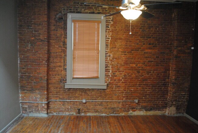 Foto del edificio - 829 S Railroad Ave