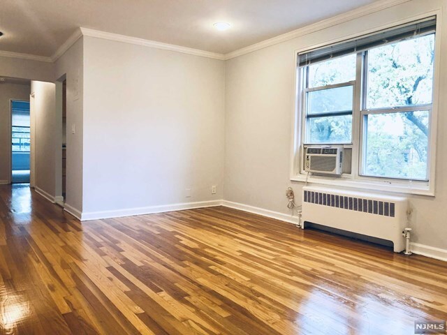 Foto del edificio - 2320 Linwood Ave