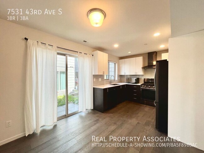 Foto del edificio - Bright Townhome Close to Parks and Restaur...