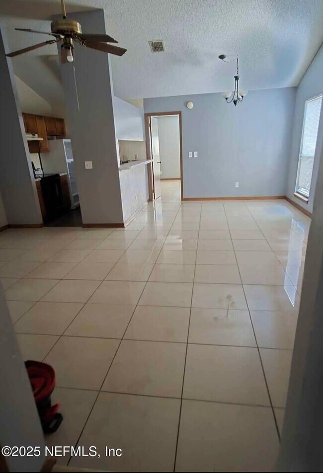 Foto del edificio - 5542 Bennington Dr