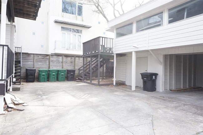 Building Photo - 1906 Ridgewood St