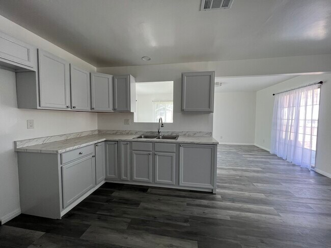 Kitchen - 5222 La Madera Ave