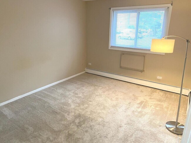 Building Photo - 8521 Lotus Ave