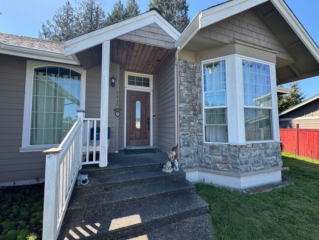 Building Photo - 3 Bedroom, 3 Bathroom House - Walking distance to the beach