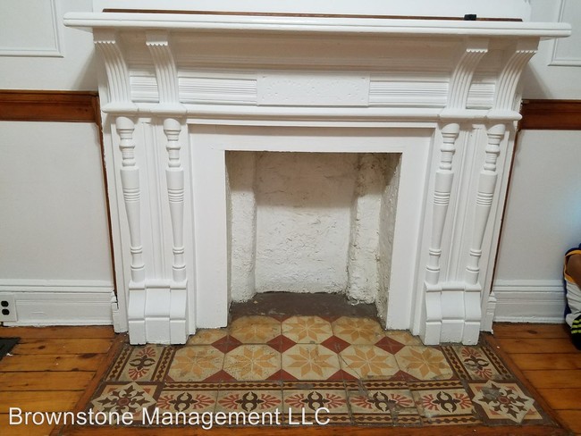 Building Photo - 456 6th St