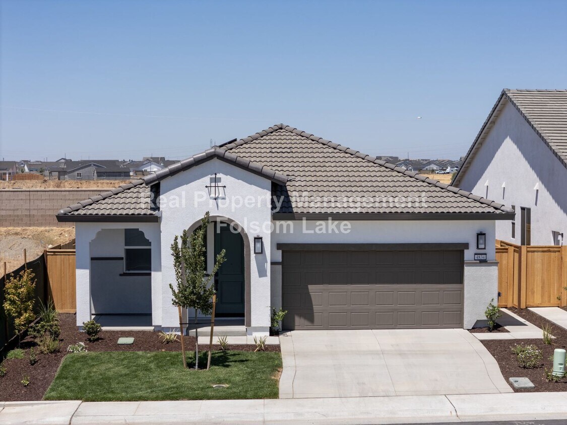Primary Photo - Resort Like Living - Spacious 2 bed 2.5 ba...