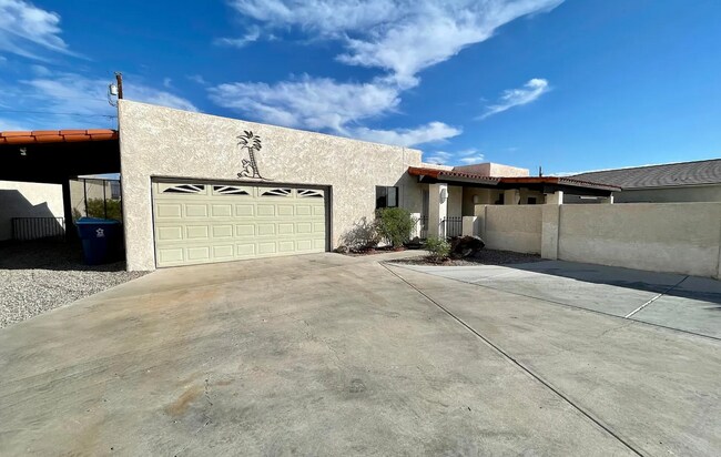 Foto del edificio - Furnished short term pool home - Available...