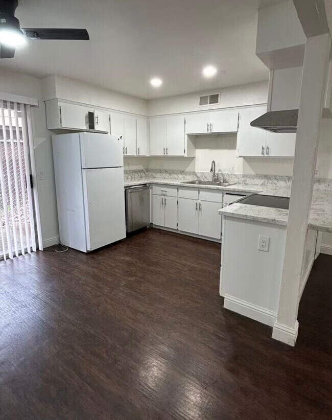 Foto del edificio - 12 Klondike Ct