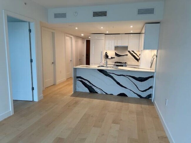 Photo du bâtiment - 135 13th St E