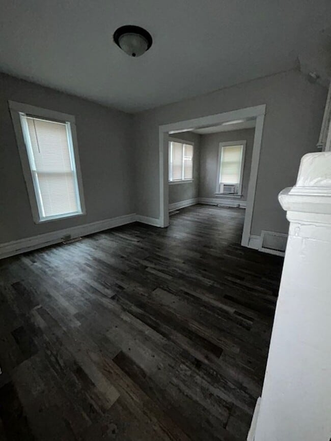 Foto del edificio - 1308 E 4th St