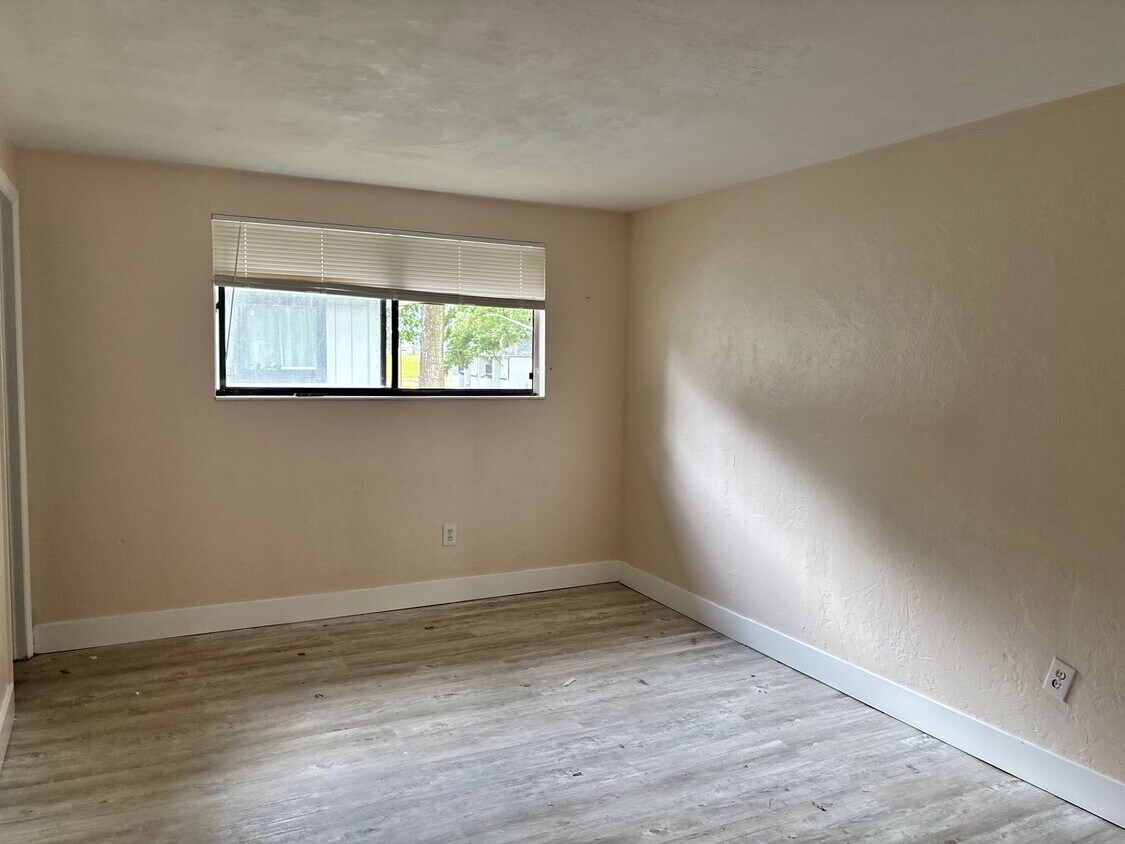 Building Photo - 6107 SW 11th Pl