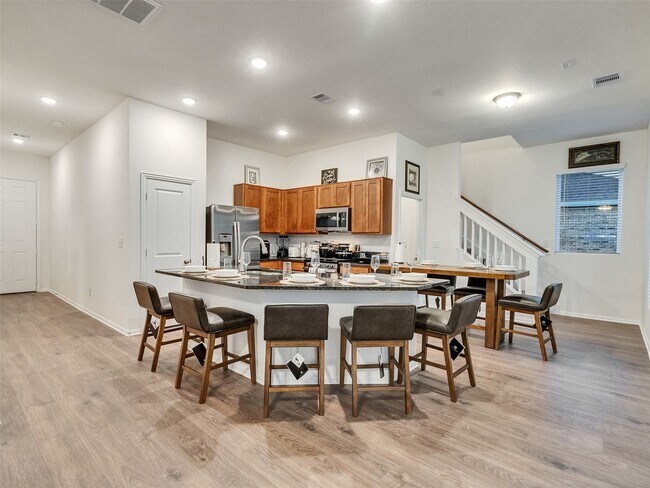 Building Photo - 420 Magnolia Ln