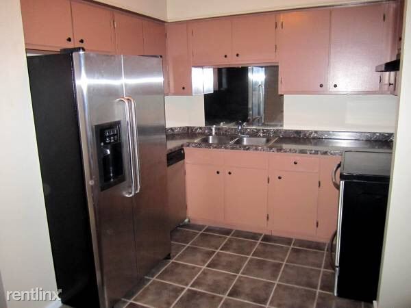 Fotografía del edificio - 210 Riverbend Dr