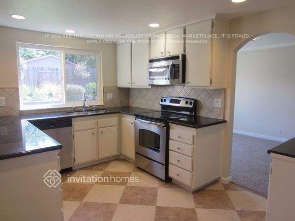 Building Photo - 160 Lakehurst Dr