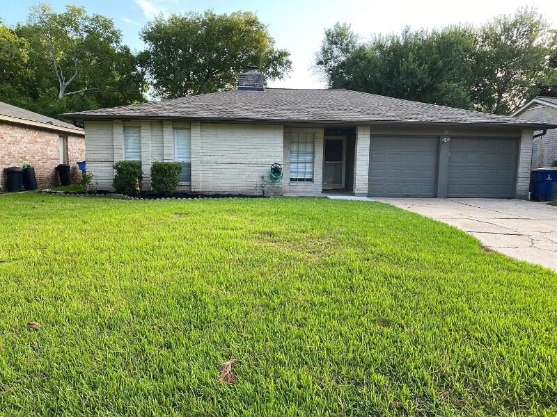 Foto principal - 16718 Forest Bend Ave