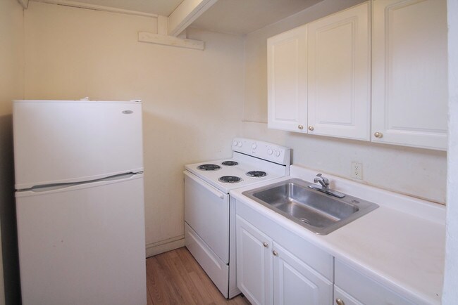 Building Photo - 525 Jeanette St