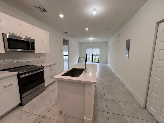 Foto del edificio - 8301 NW 41st St