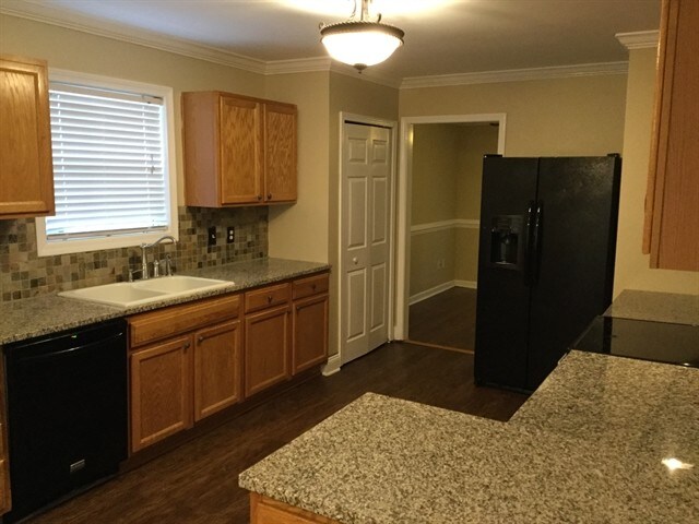 Foto del edificio - 3712 Cashew Dr