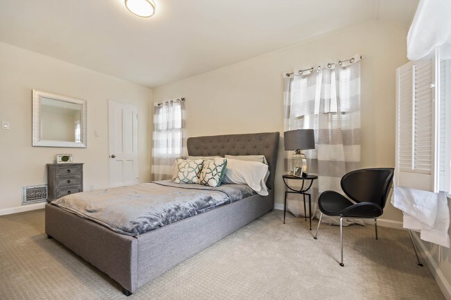 Habitación - 9965-9969 Durant Dr