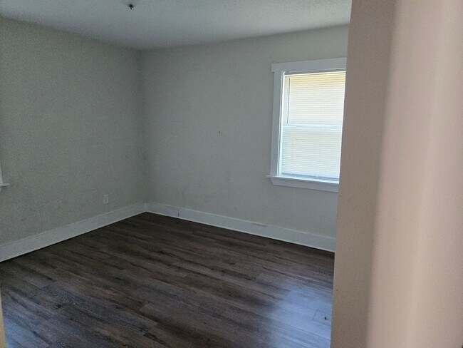 Foto del edificio - Newly Renovated Duplex | Available for Imm...