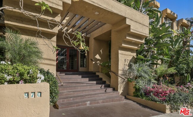 Building Photo - 970 Palm Ave
