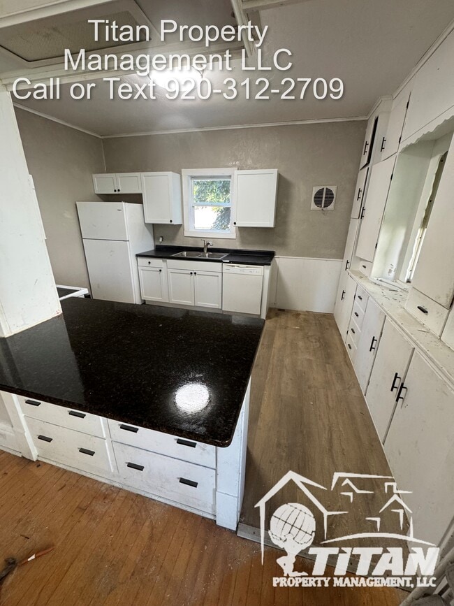 Foto del edificio - 712 Merritt Ave