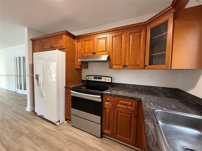 Foto del edificio - 1120 NW 32nd Ct