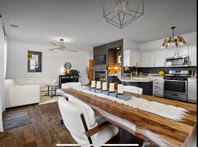 Foto del edificio - 8350 Meadowview Ct