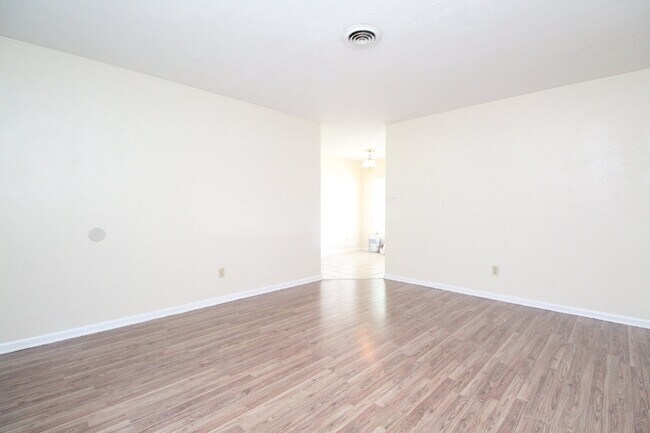 Foto del edificio - HUD Accepted! 3BR/2BA West Pensacola Home – Fenced Yard